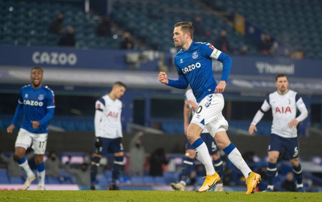 更为坚实的 更为坚实的